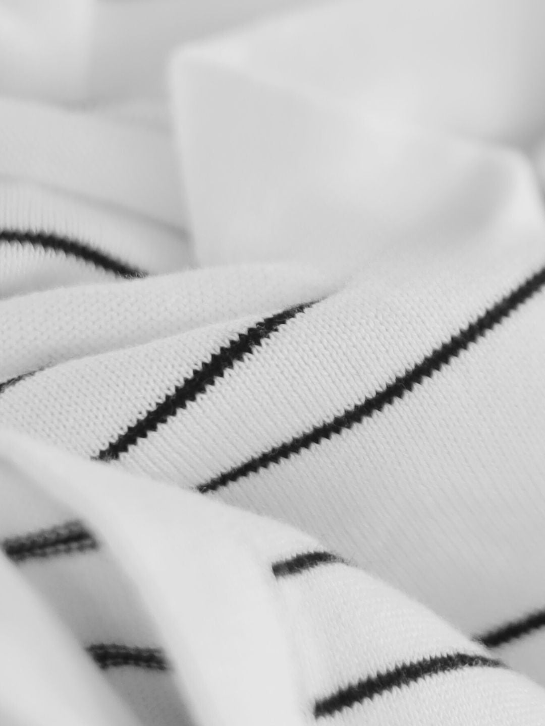 VERTICAL STRIPED GOLF SHIRT