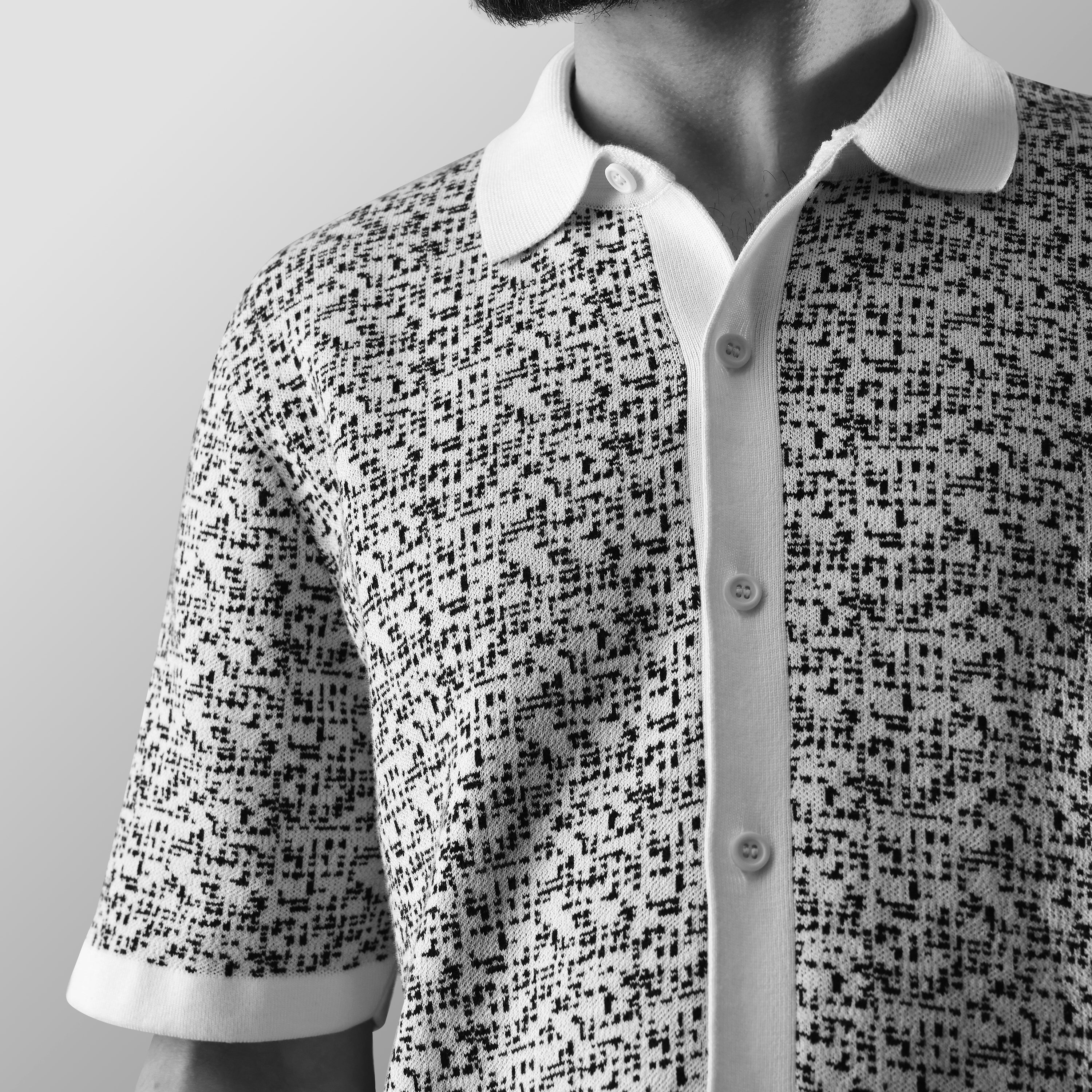 THE CHEVRON HALF-SLEEVE FLAT-KNIT WHITE SHIRT