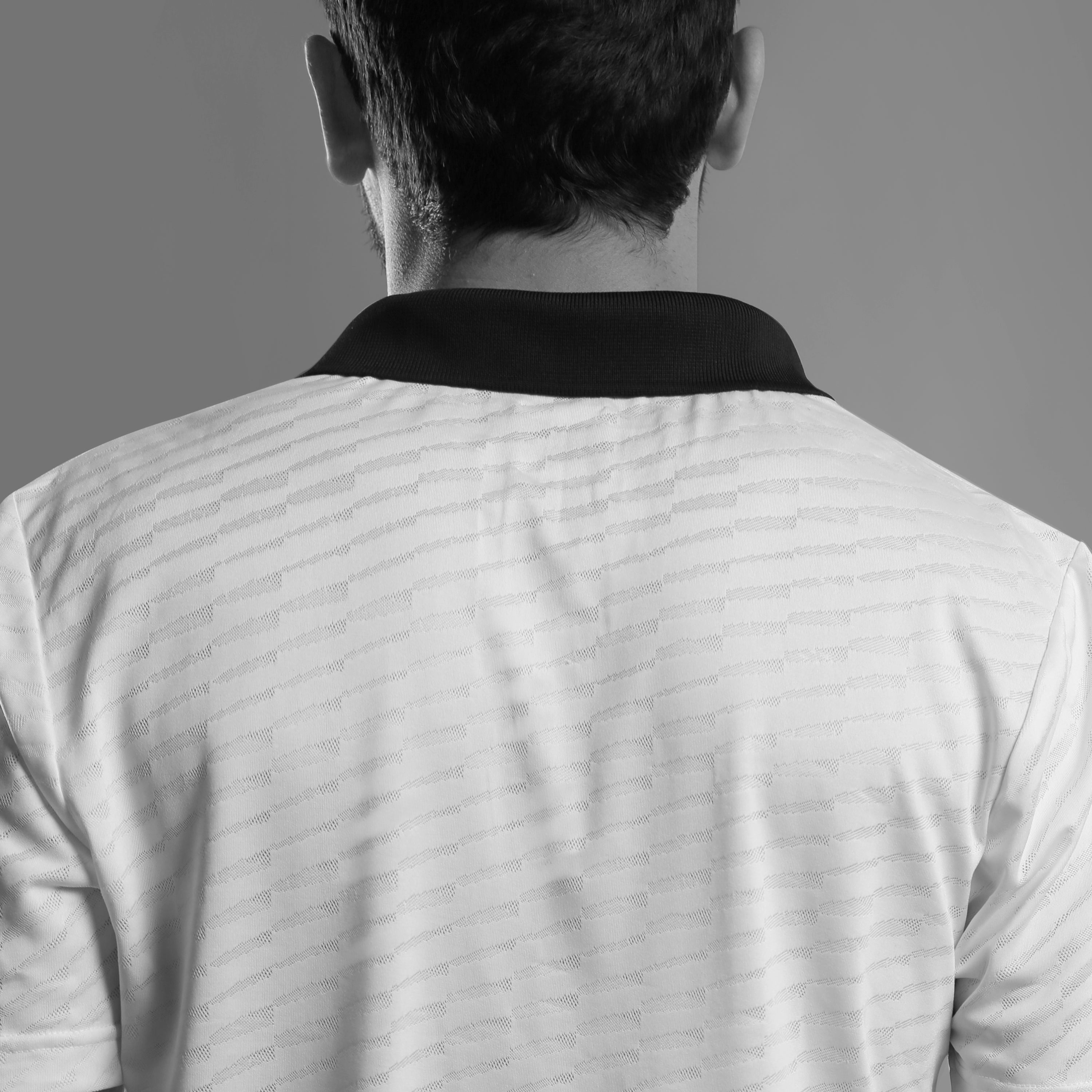 BLACK COLLAR TEXTURED PERFORMANCE POLO T-SHIRT