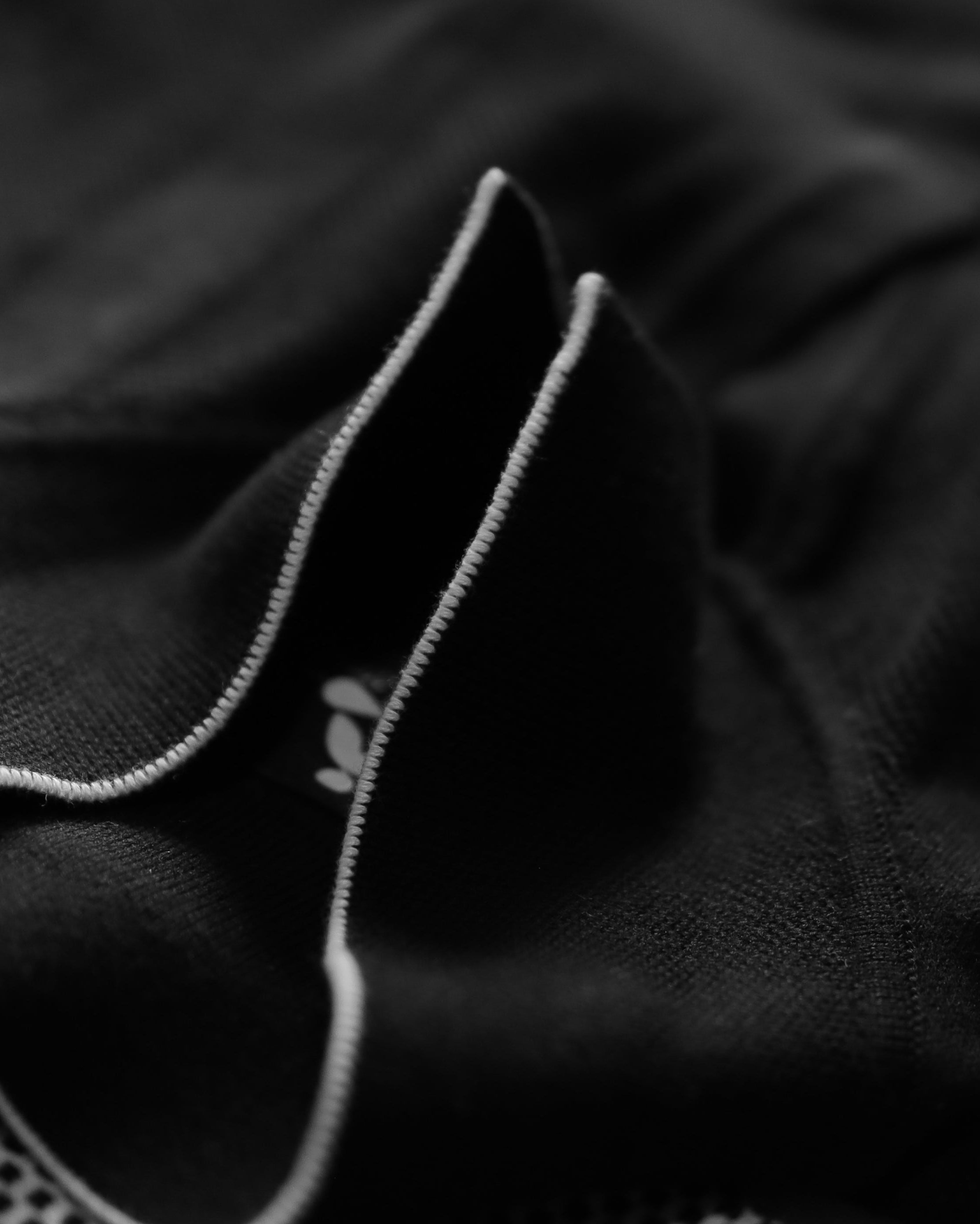 BLACK TEXTURED GOLF SHIRT