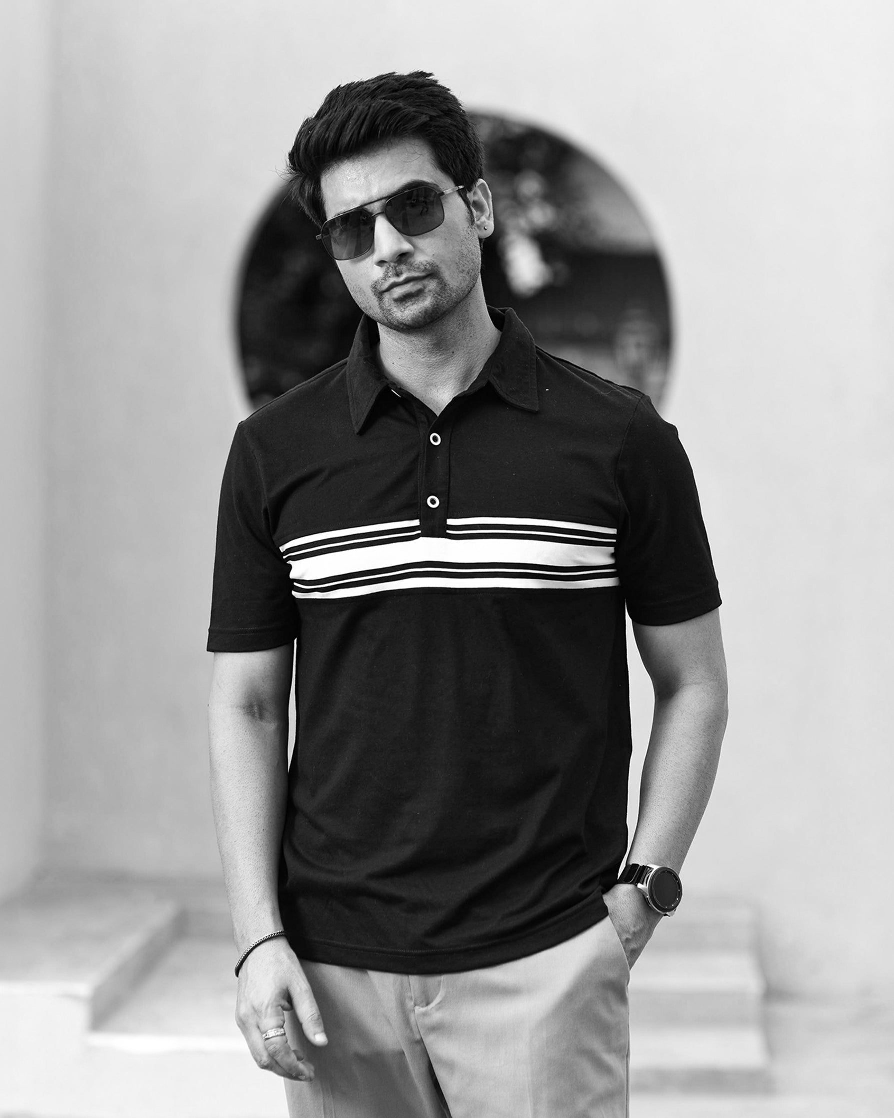 CLASSIC BLACK GOLF SHIRT WITH STRIPES