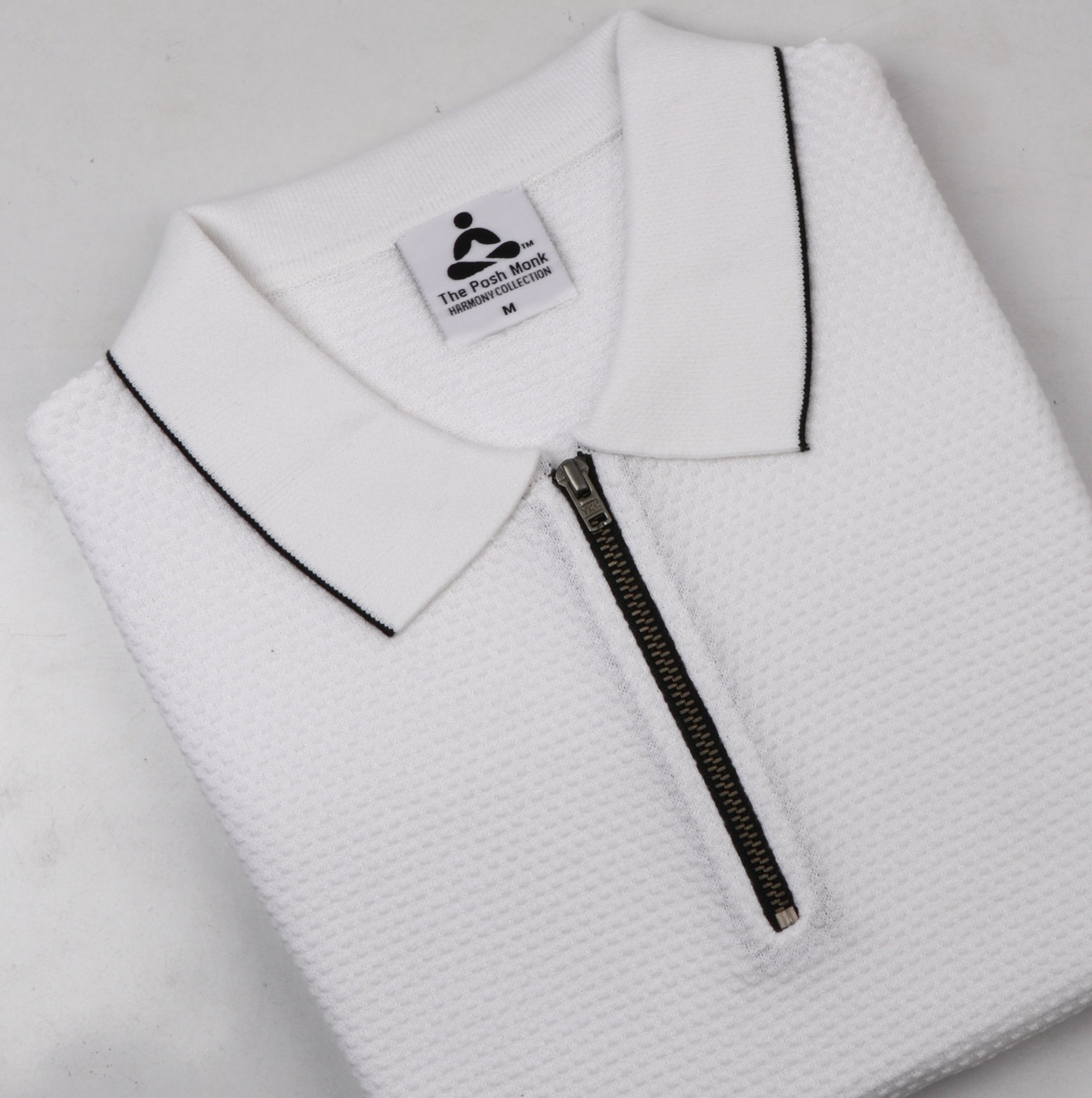 TEXTURED WHITE POLO WITH SLEEK ZIP AND CONTRAST PIPING