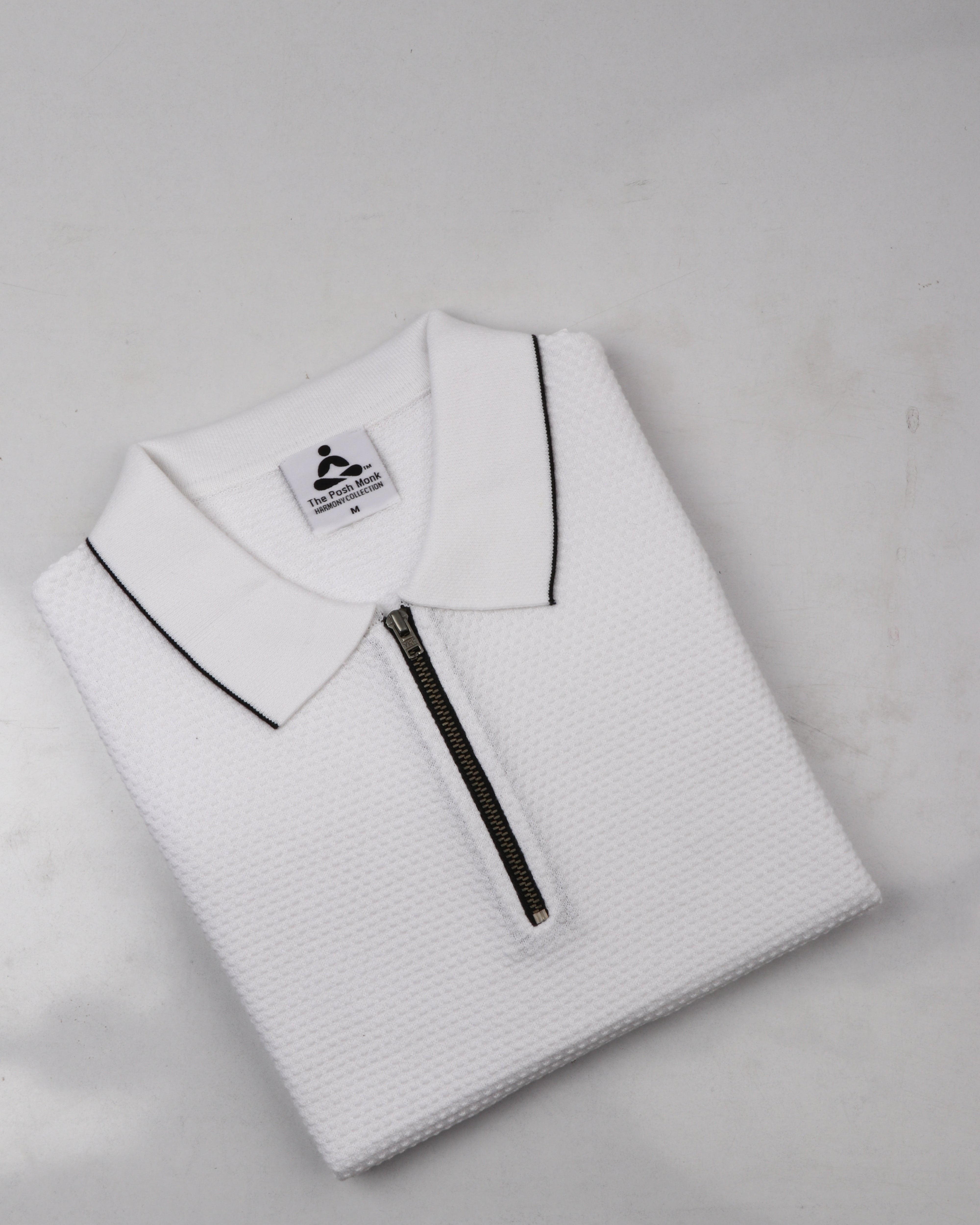 TEXTURED WHITE POLO WITH SLEEK ZIP