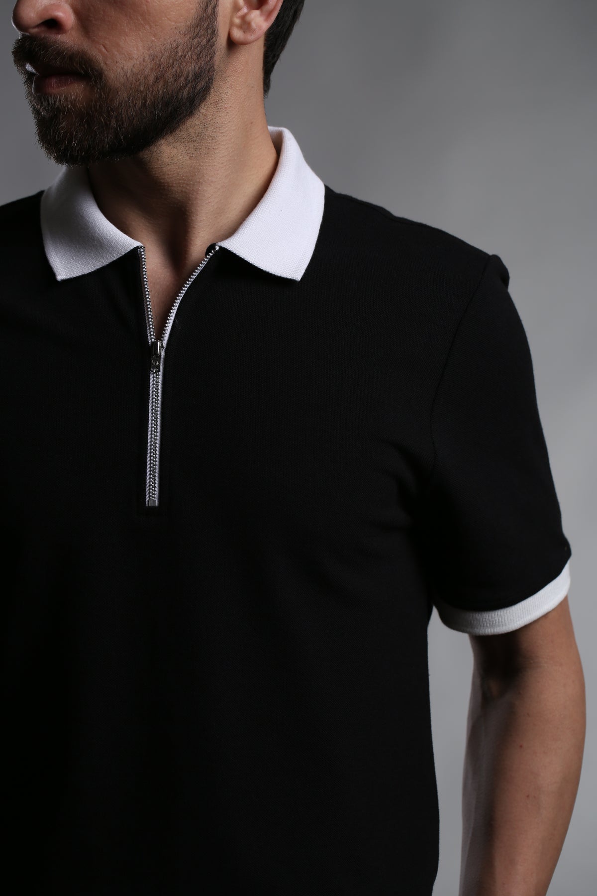 CONTRAST ZIPPER PERFORMANCE SHORT-SLEEVE POLO T-SHIRT