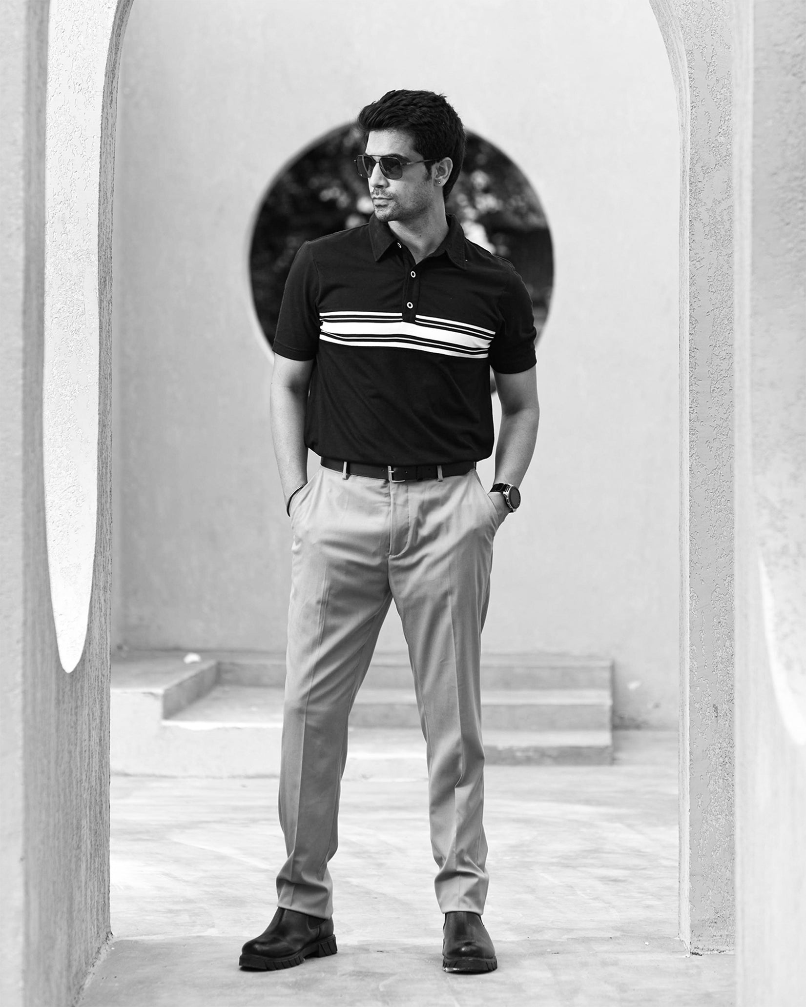 CLASSIC BLACK GOLF SHIRT WITH STRIPES