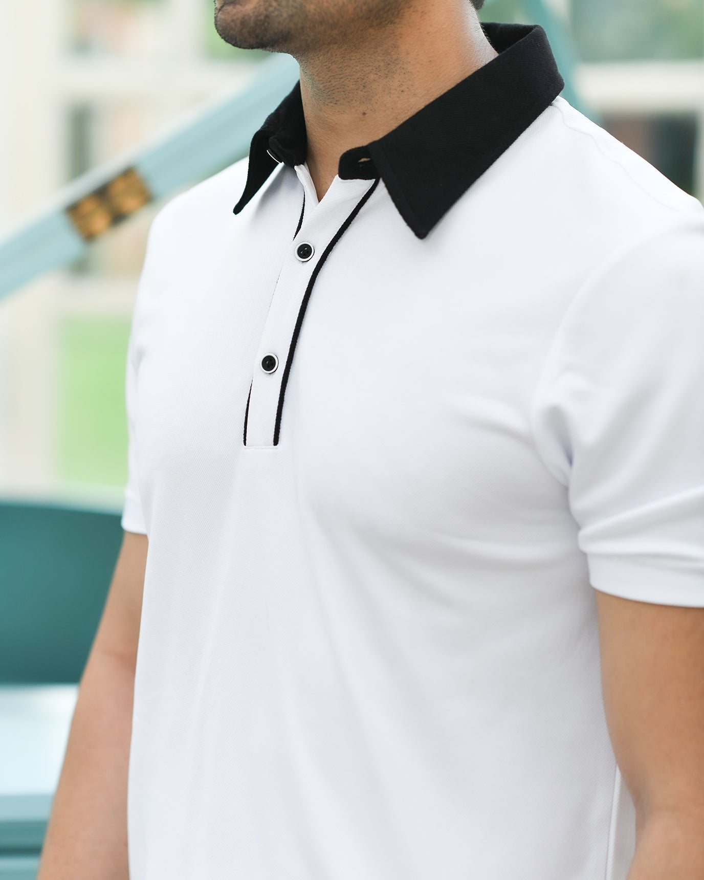 BUTTONED WHITE PINNACLE POLO