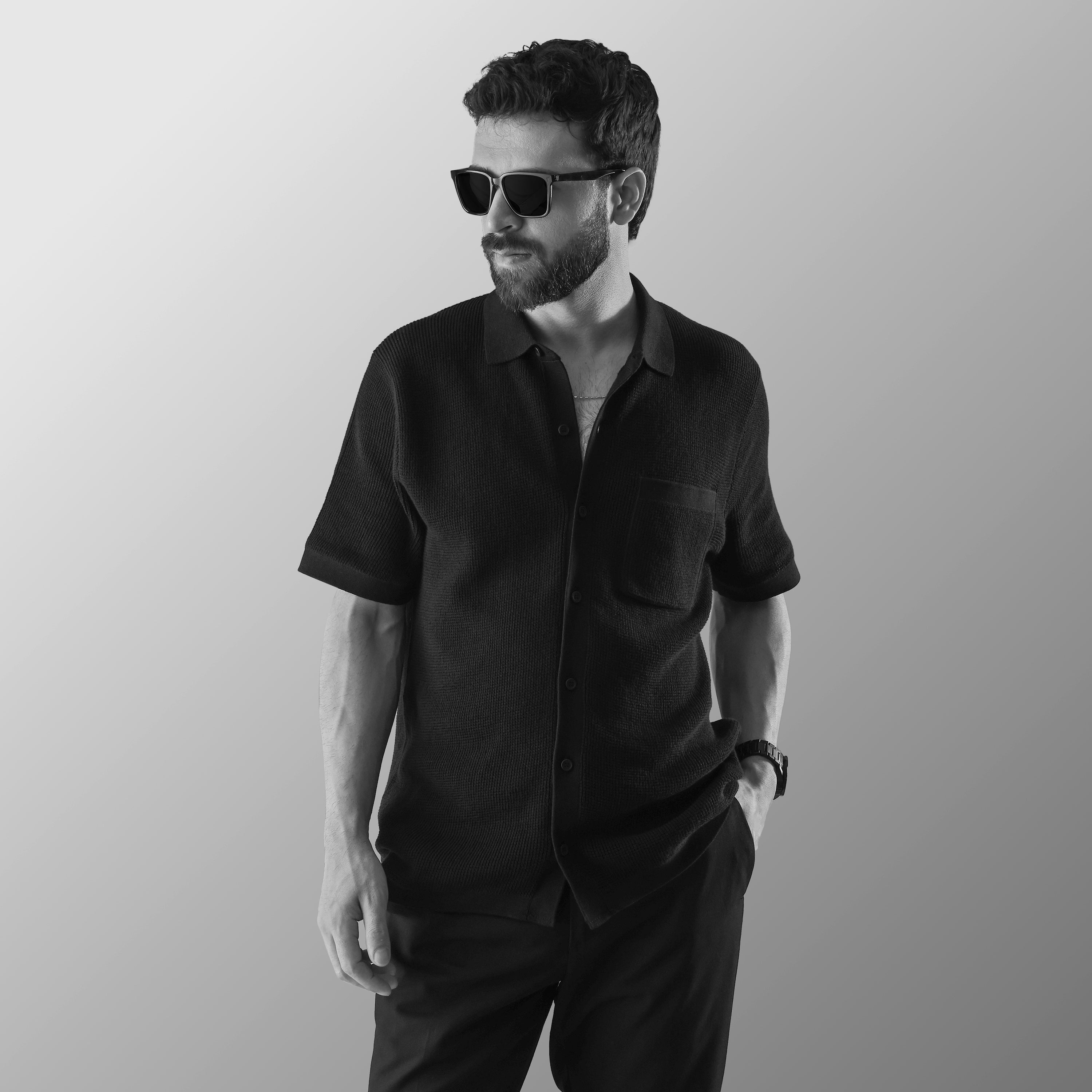 THE TEXTURED HALF-SLEEVE FLAT-KNIT BLACK SHIRT