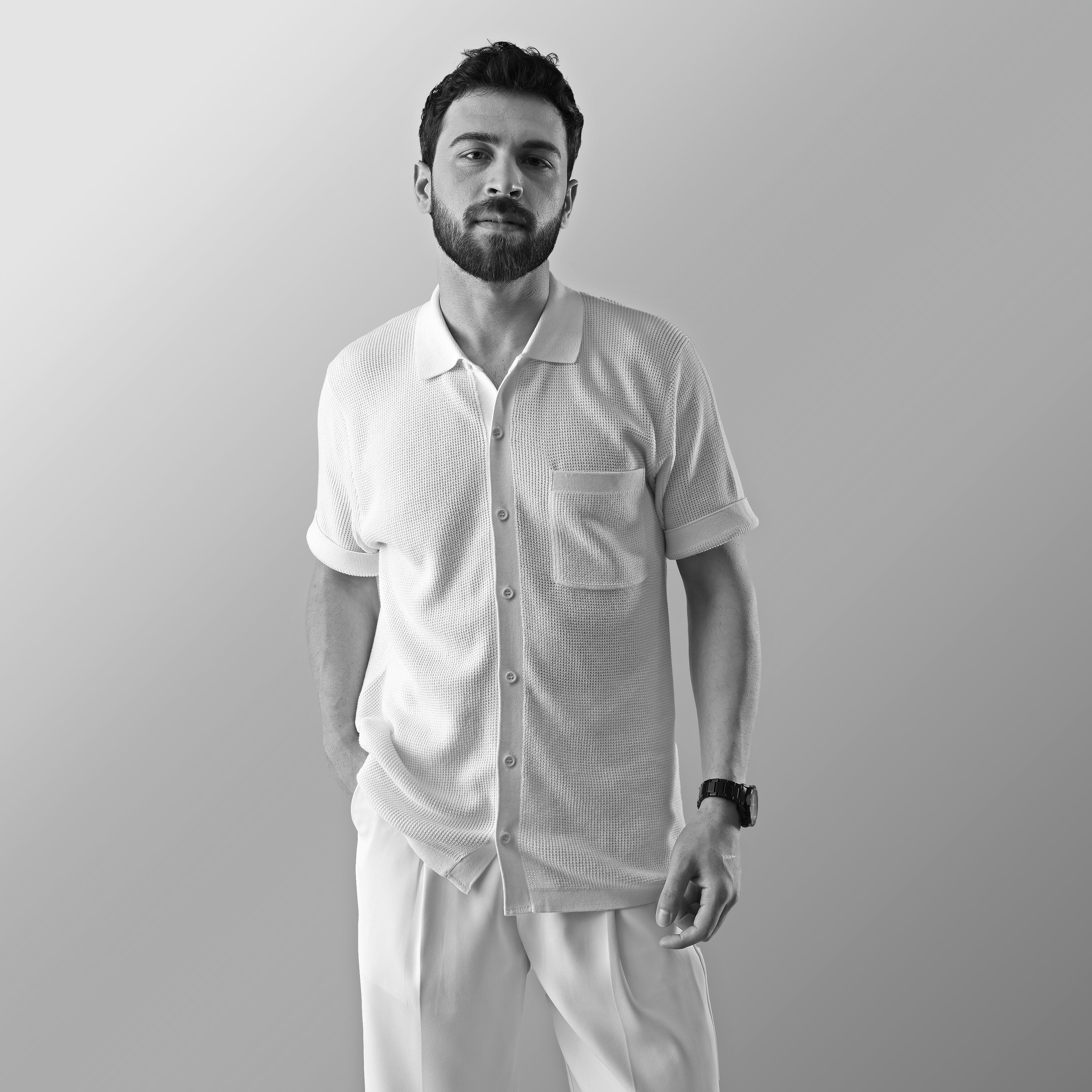 THE TEXTURED HALF-SLEEVE FLAT-KNIT WHITE SHIRT
