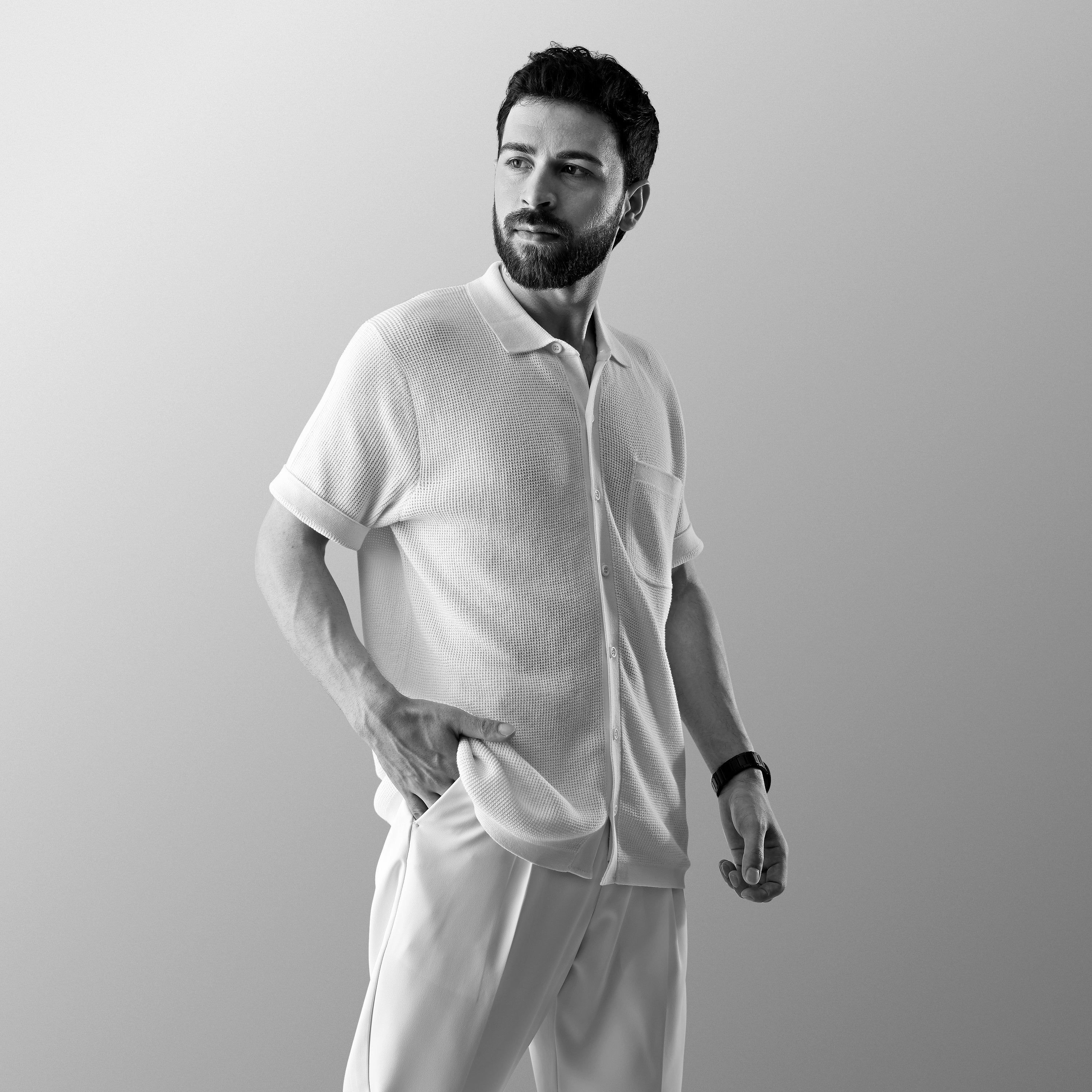 THE TEXTURED HALF-SLEEVE FLAT-KNIT WHITE SHIRT