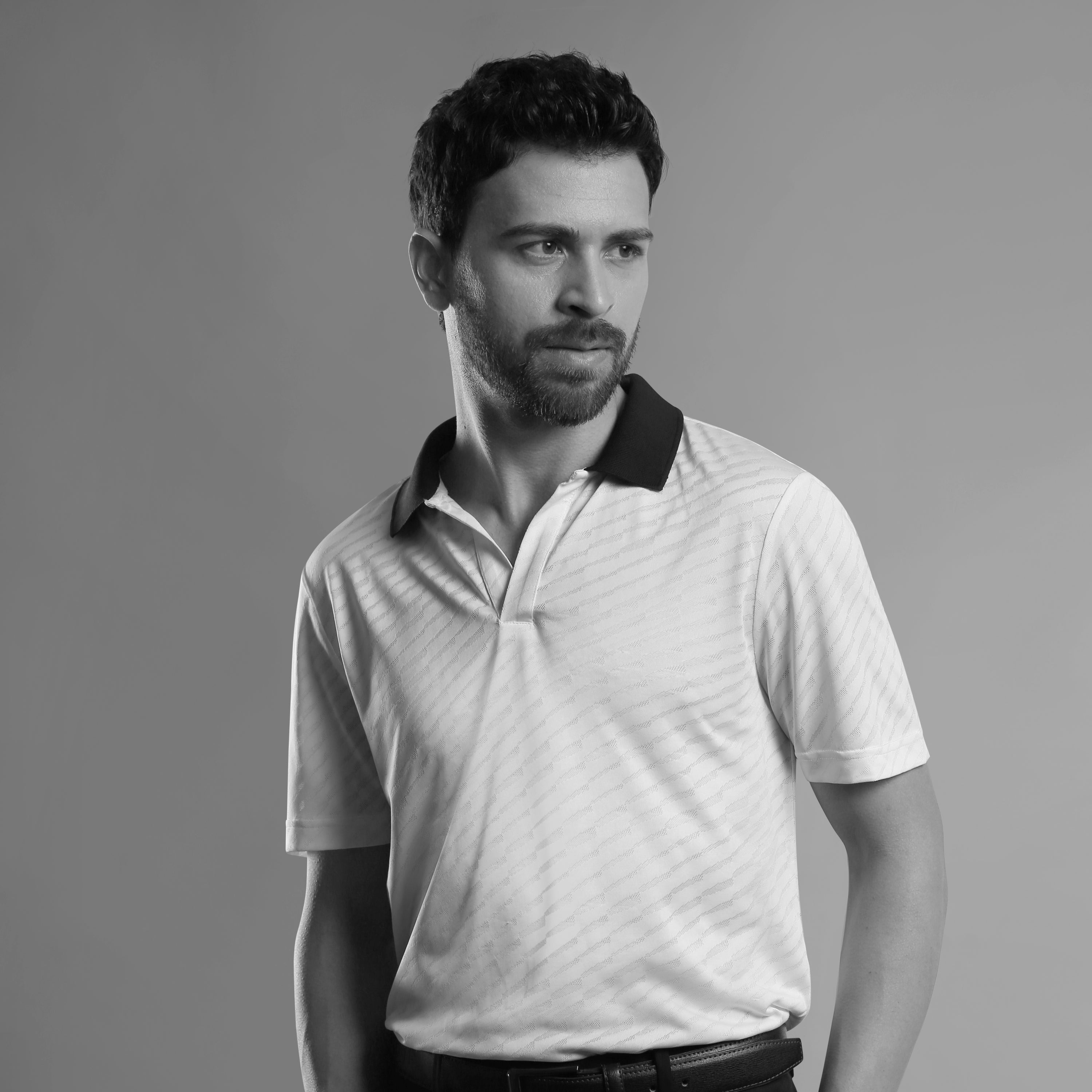 BLACK COLLAR TEXTURED PERFORMANCE POLO T-SHIRT
