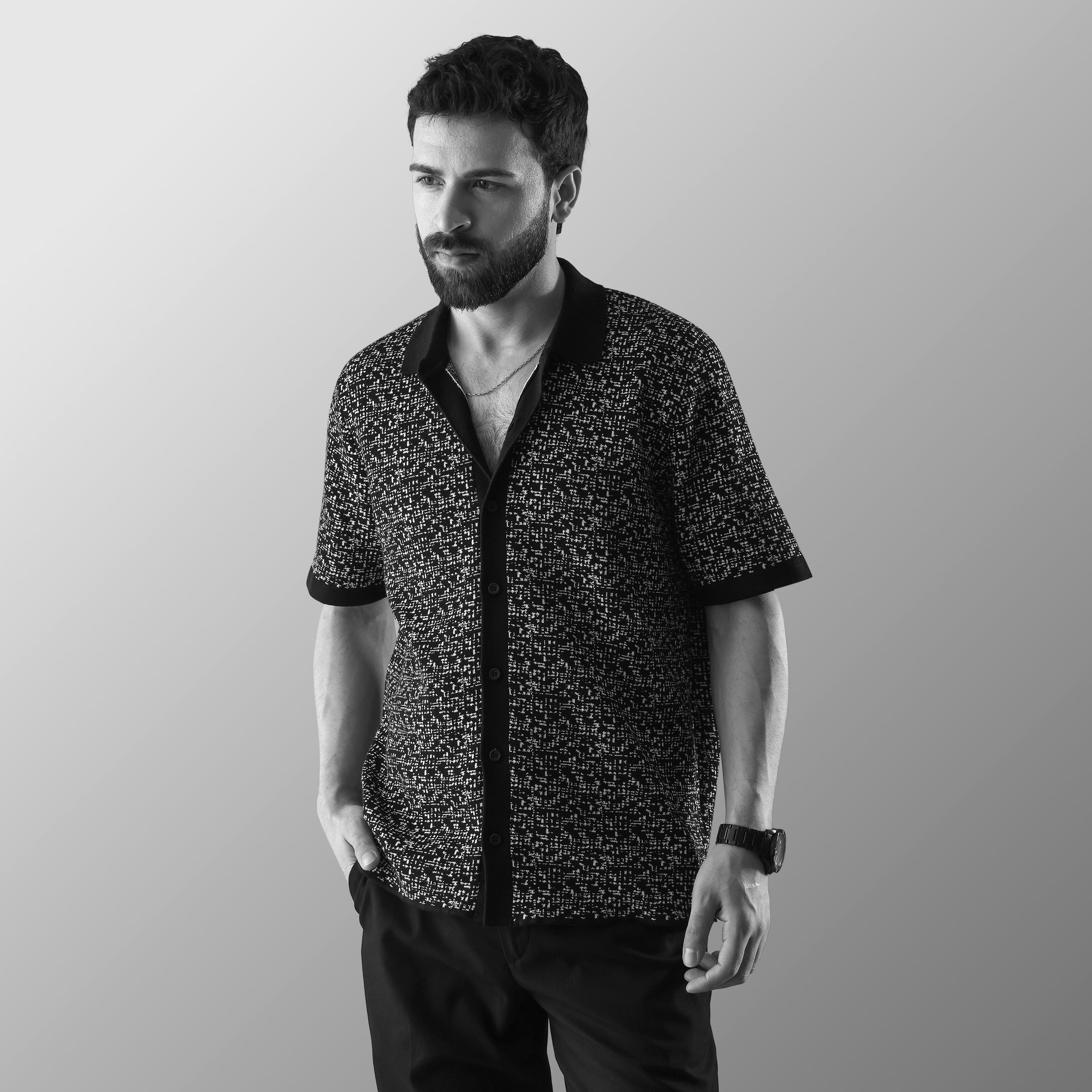 THE CHEVRON HALF-SLEEVE FLAT-KNIT BLACK SHIRT