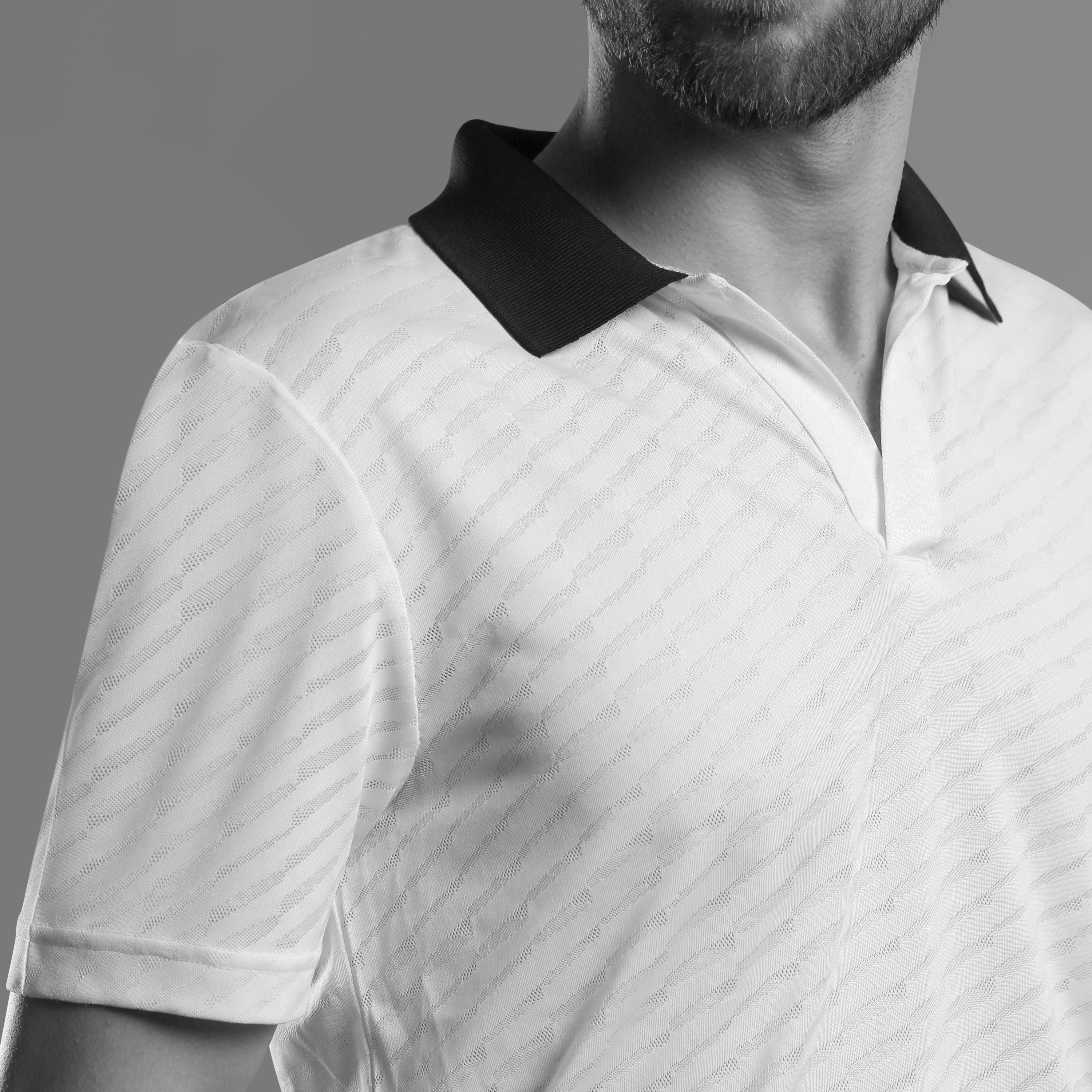 BLACK COLLAR TEXTURED PERFORMANCE POLO T-SHIRT