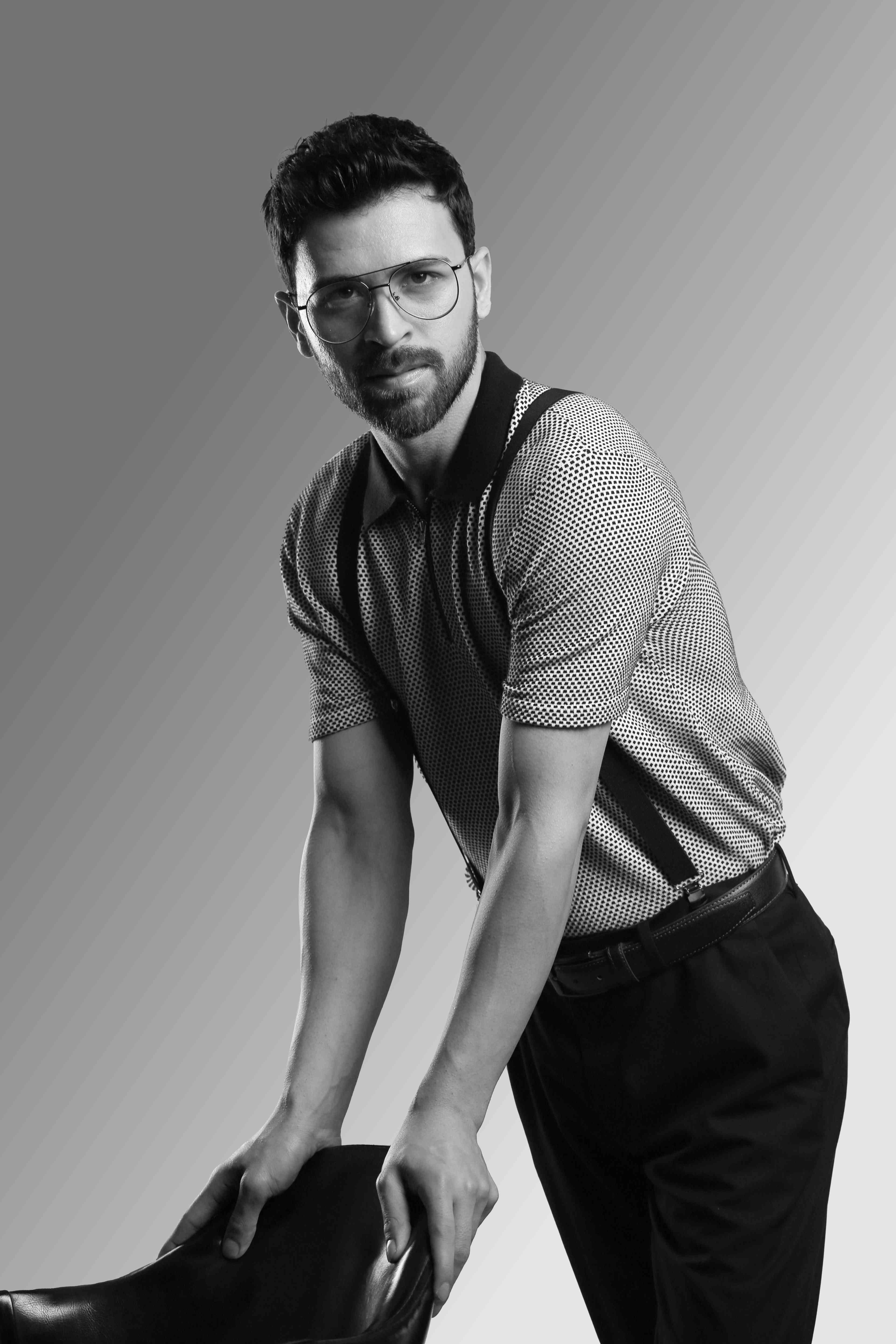 GEOMETRIC KNIT POLO WITH CONTRAST COLLAR