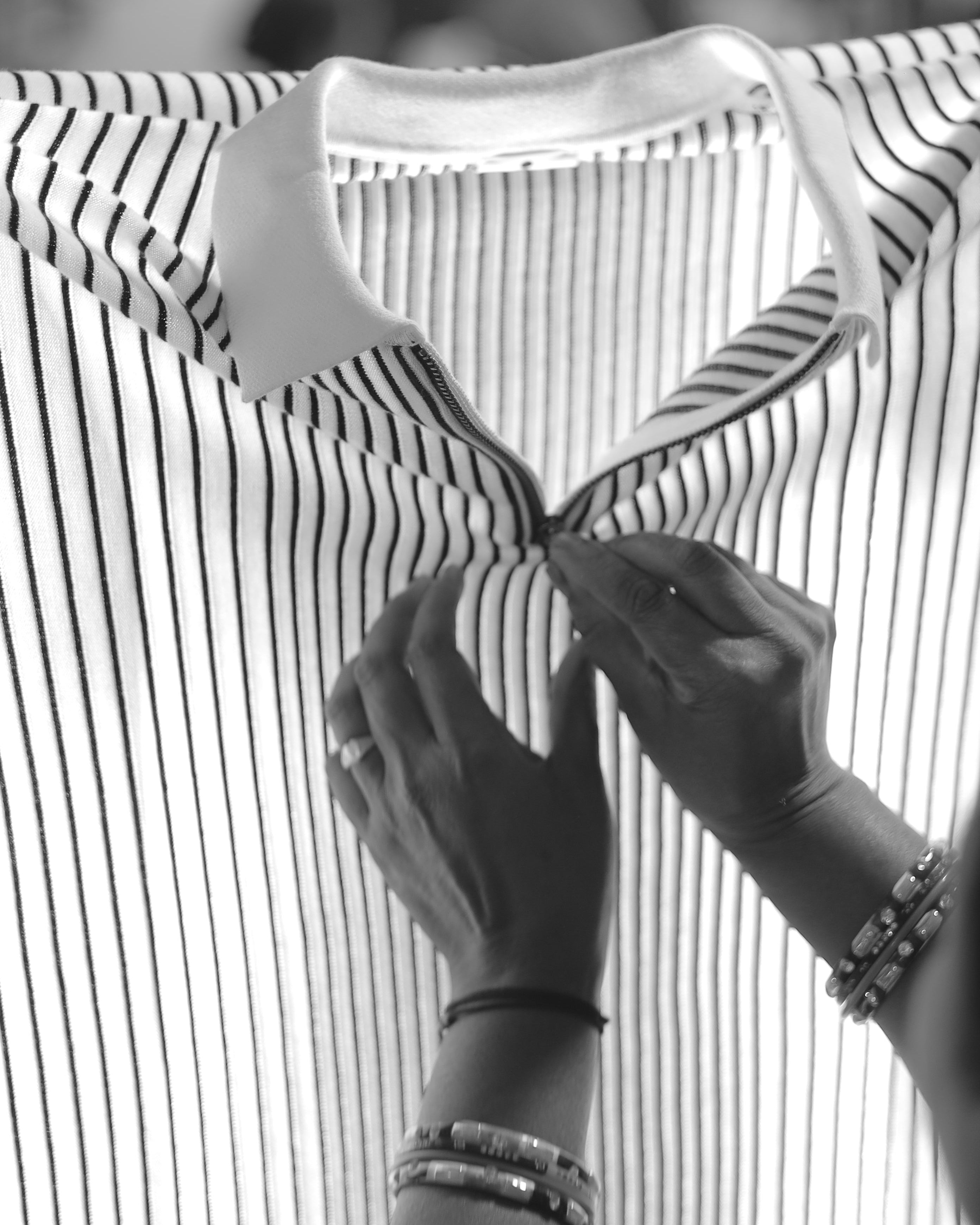 VERTICAL PIN STRIPE GOLF SHIRT