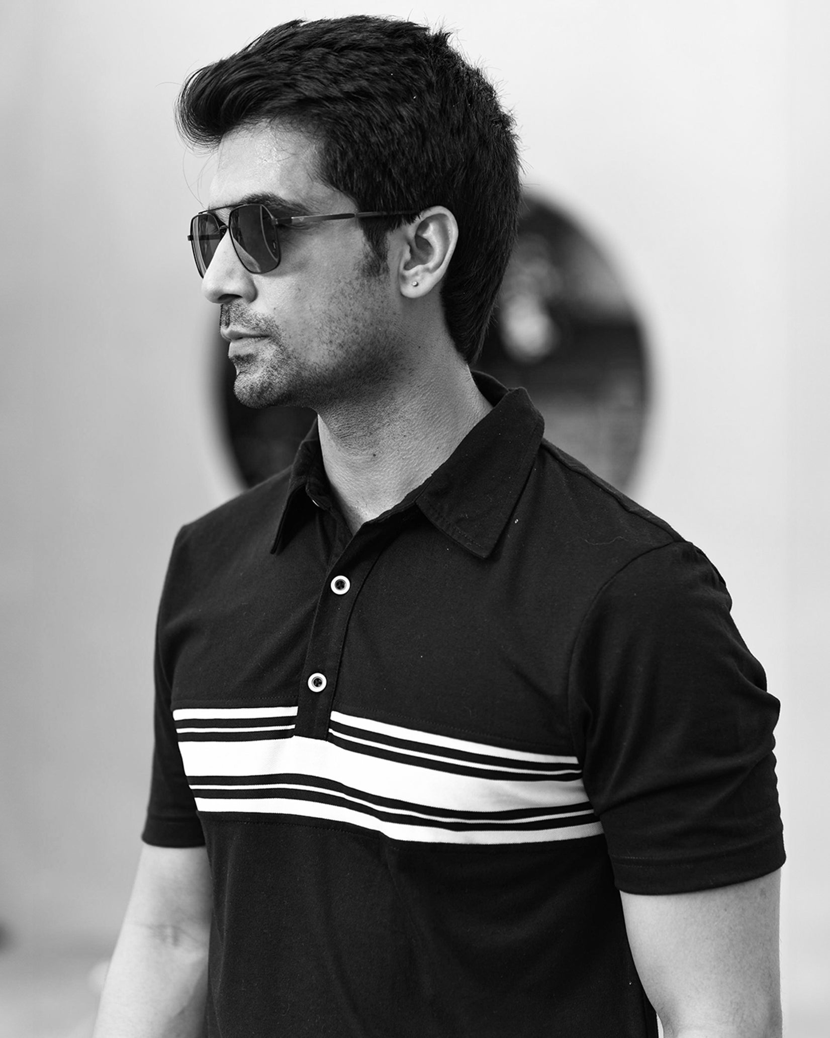 CLASSIC BLACK GOLF SHIRT WITH STRIPES