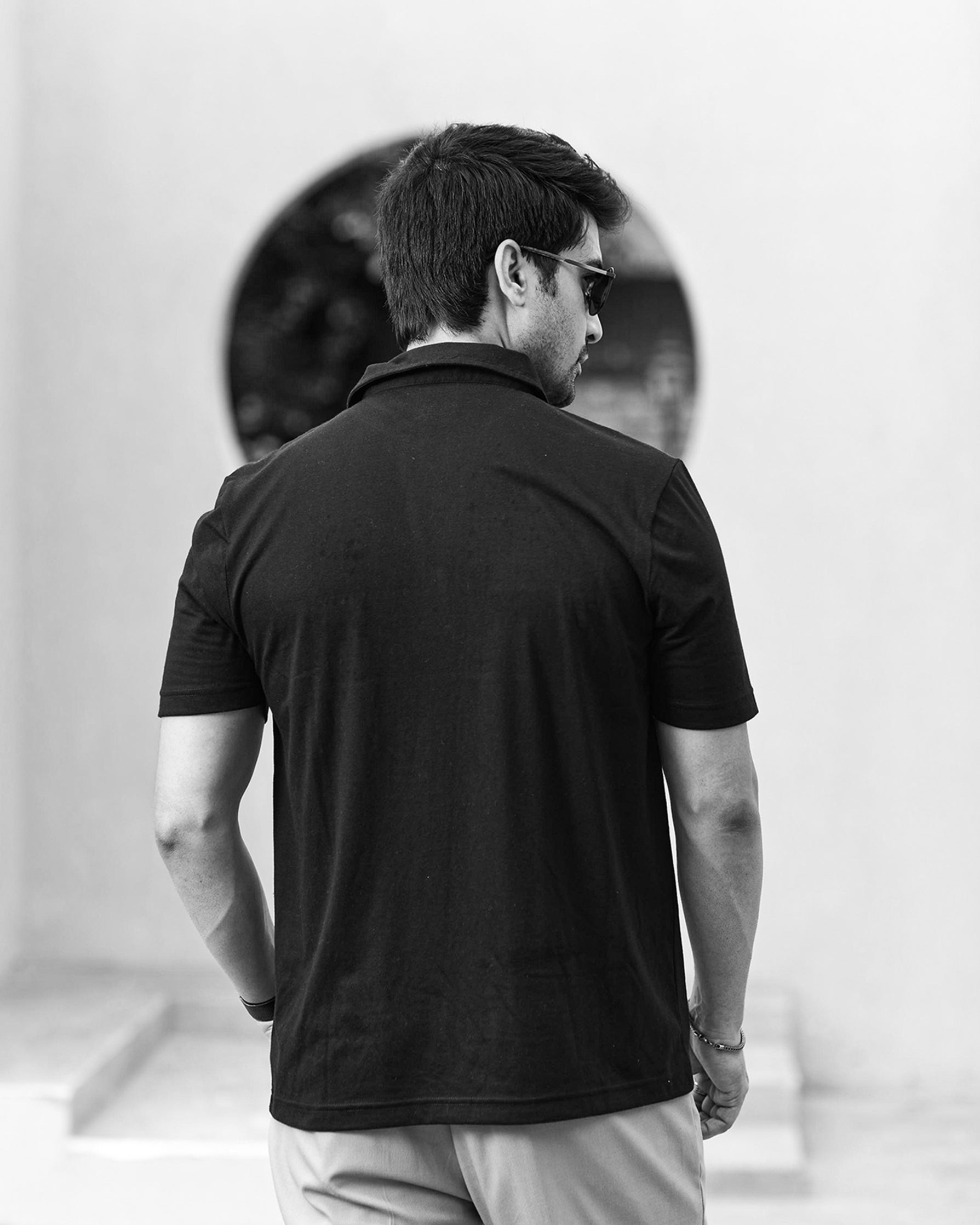 CLASSIC BLACK GOLF SHIRT WITH STRIPES