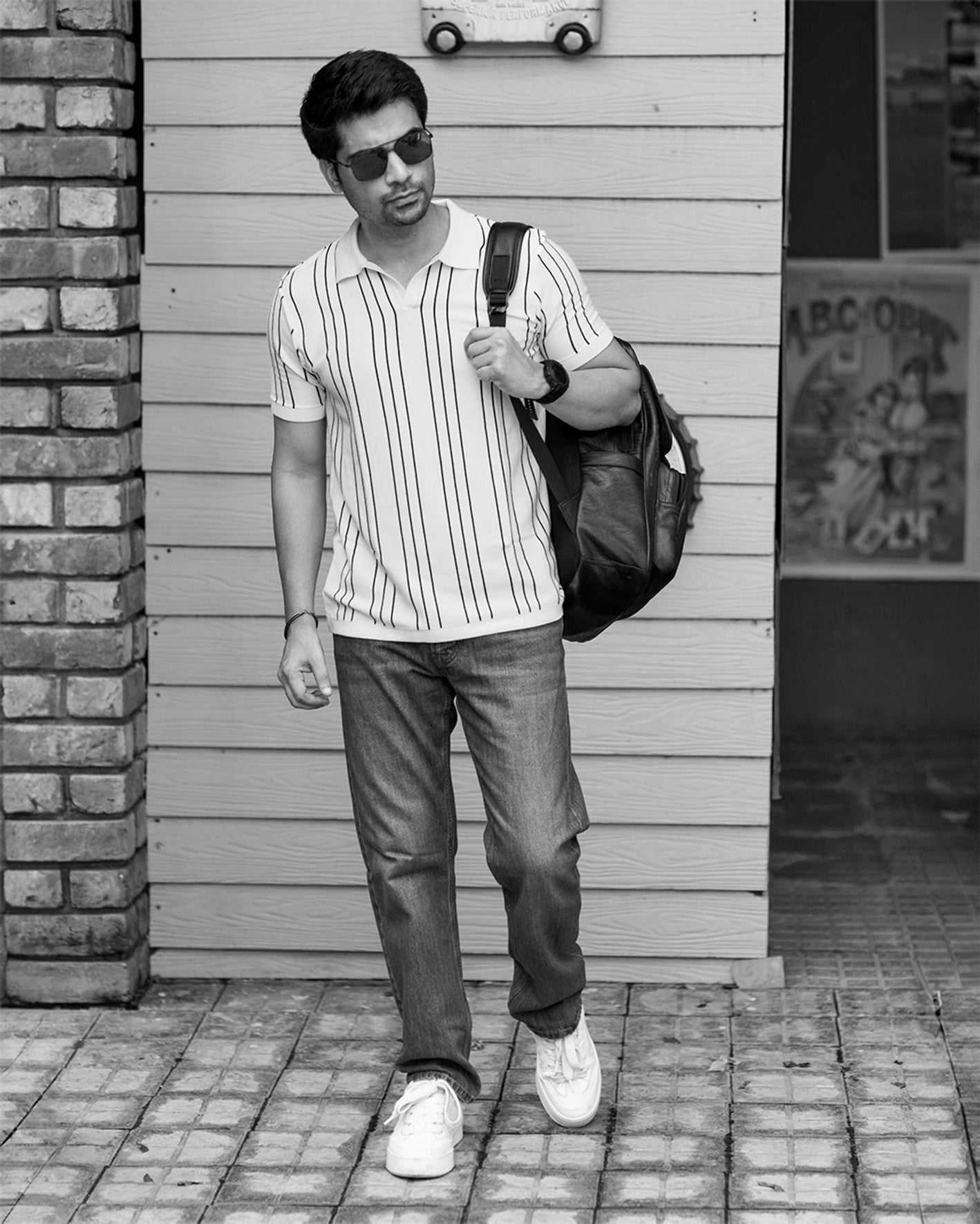 VERTICAL STRIPED GOLF SHIRT