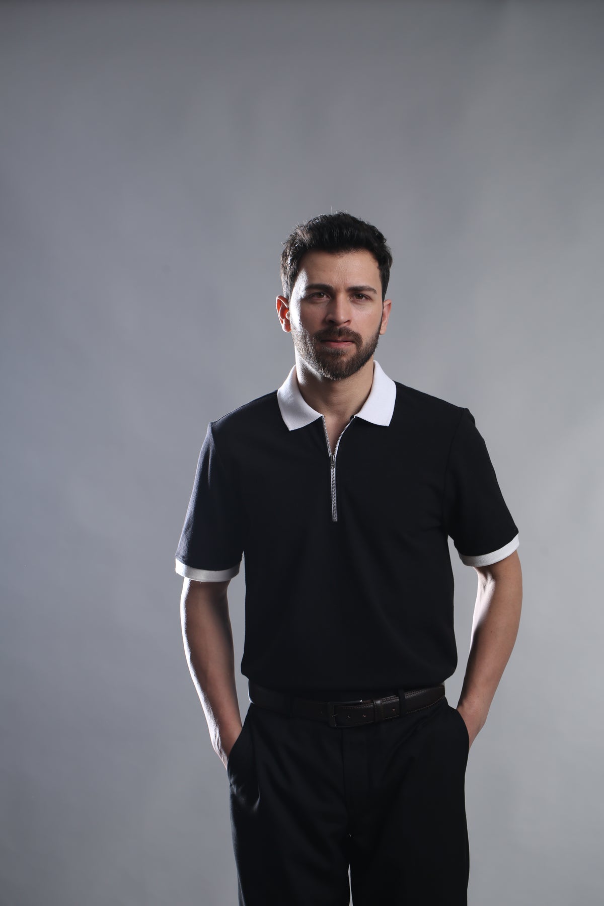 CONTRAST ZIPPER PERFORMANCE SHORT-SLEEVE POLO T-SHIRT