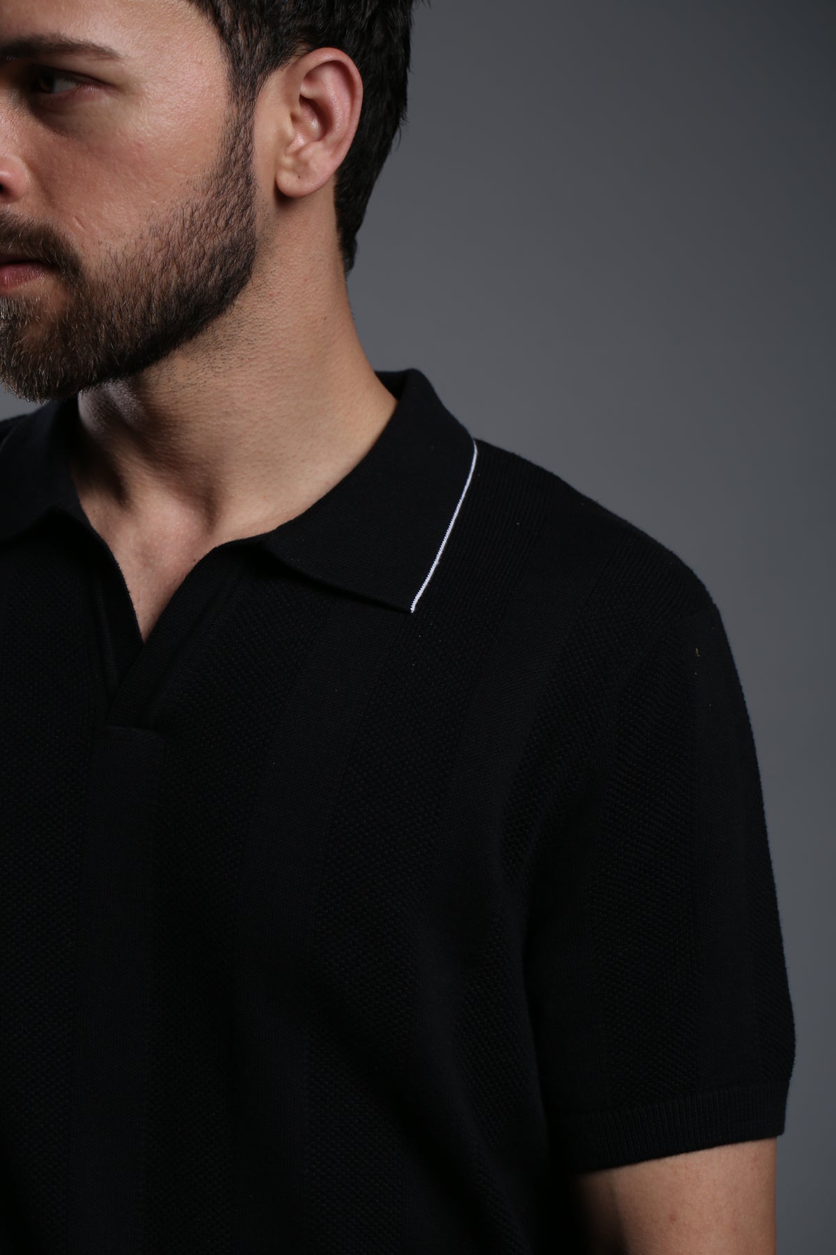 BLACK TEXTURED FLAT-KNIT SHORT-SLEEVE POLO T-SHIRT