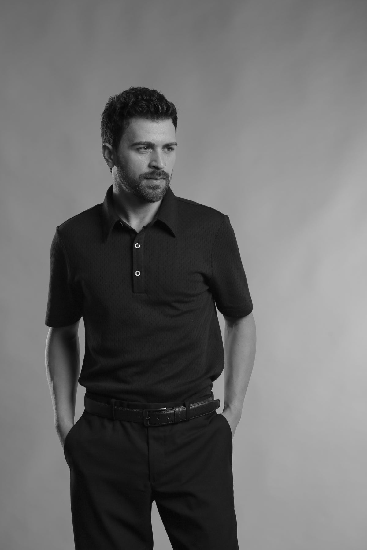 TEXTURED BLACK PERFORMANCE POLO T-SHIRT