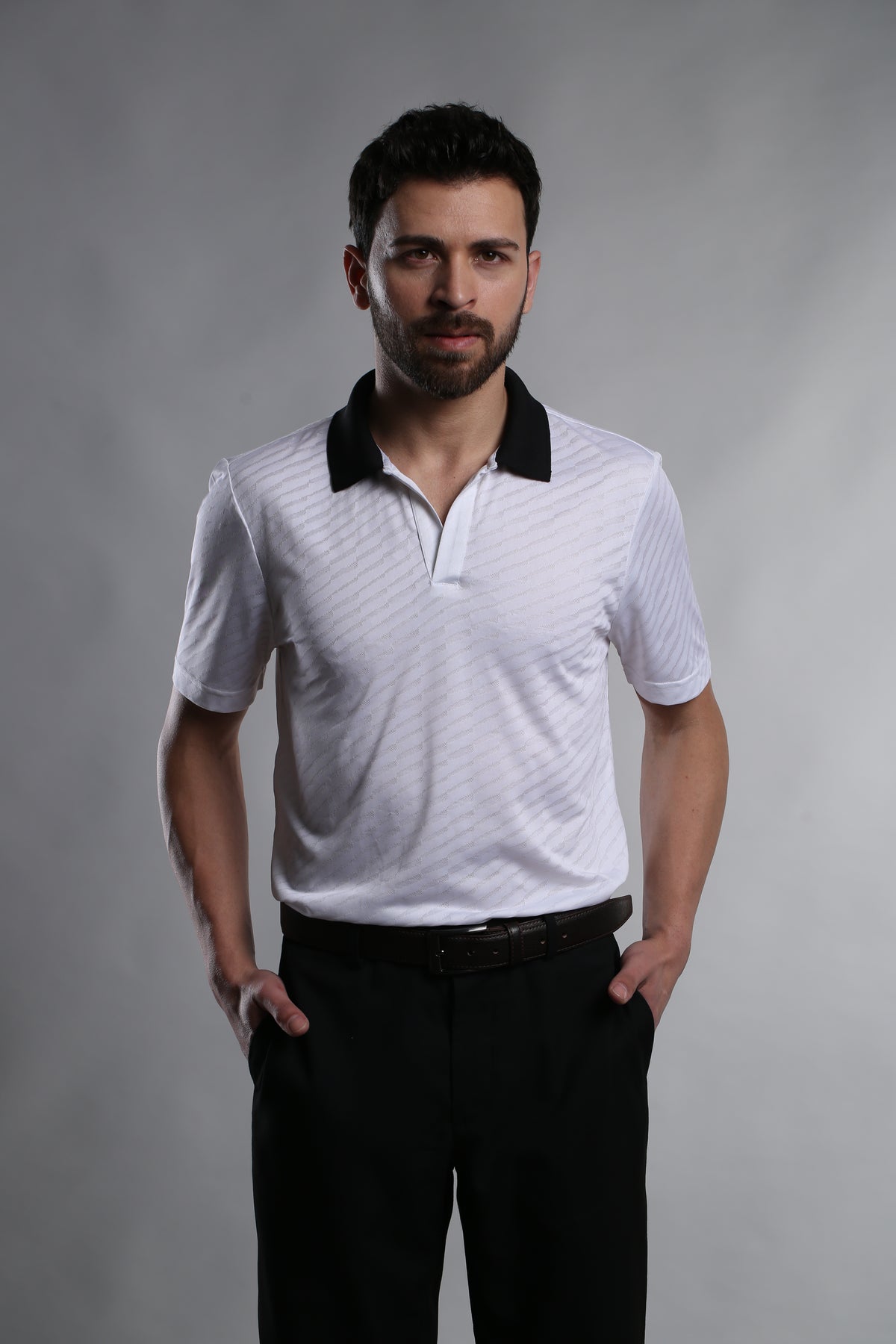 BLACK COLLAR TEXTURED PERFORMANCE SHORT-SLEEVE POLO T-SHIRT