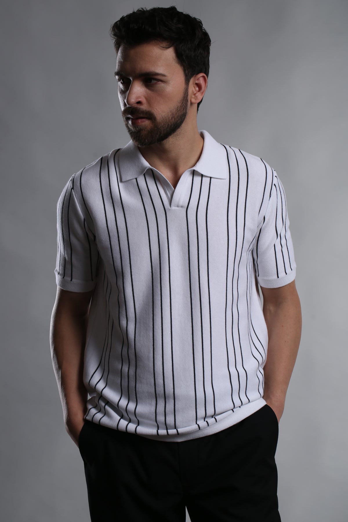 VERTICAL STRIPED FLAT-KNIT SHORT-SLEEVE POLO T-SHIRT
