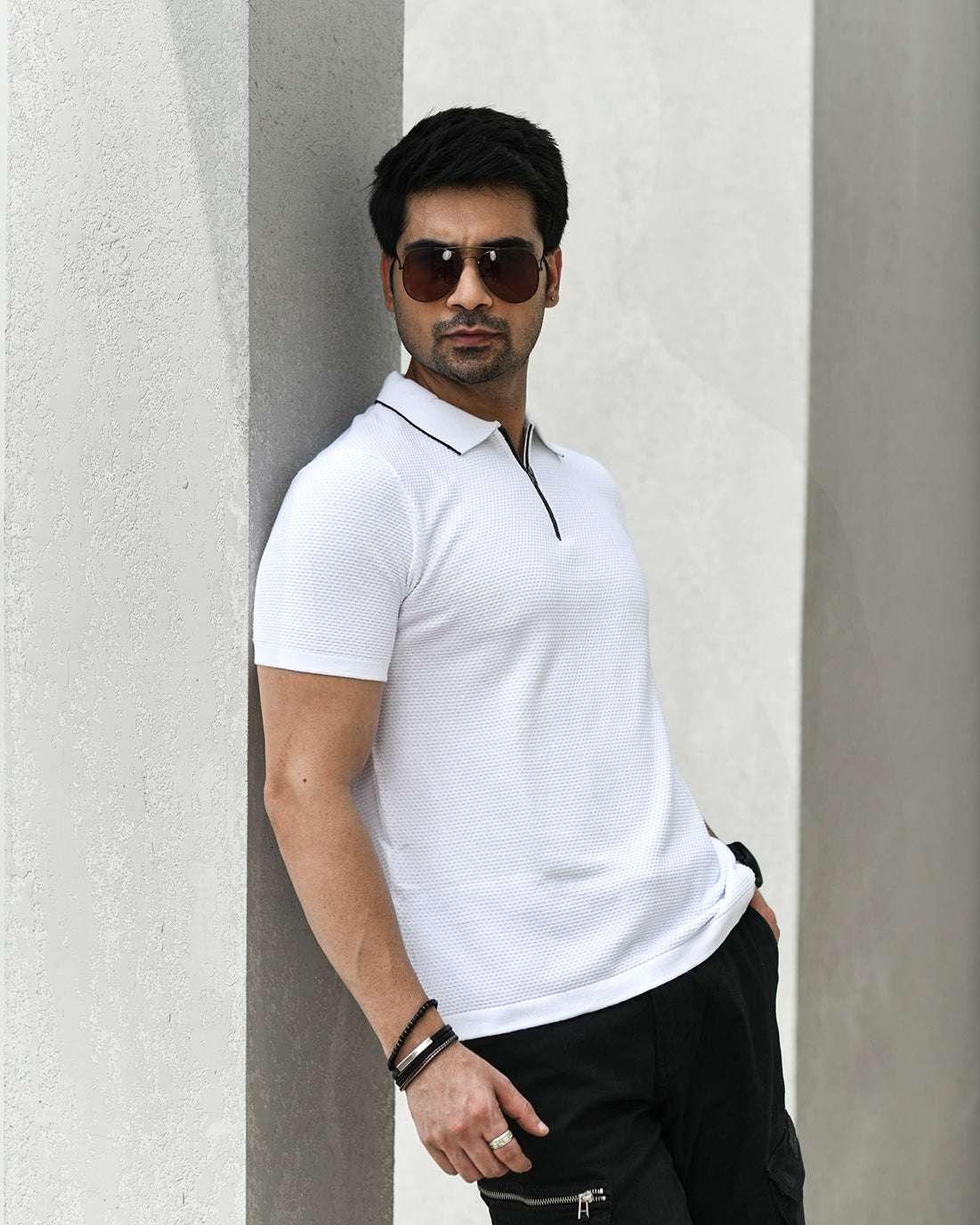 TEXTURED WHITE POLO WITH SLEEK ZIP