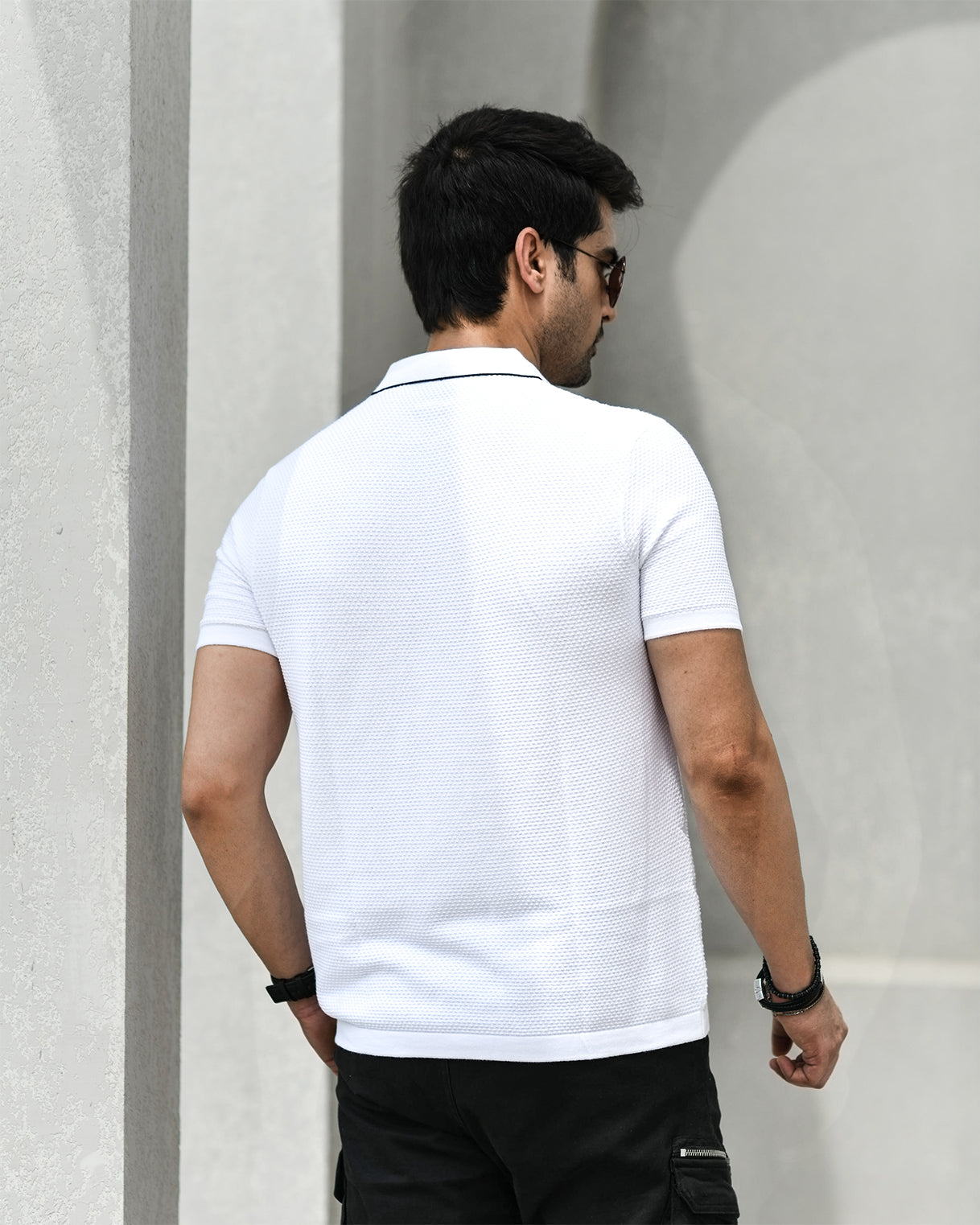 TEXTURED WHITE POLO WITH SLEEK ZIP