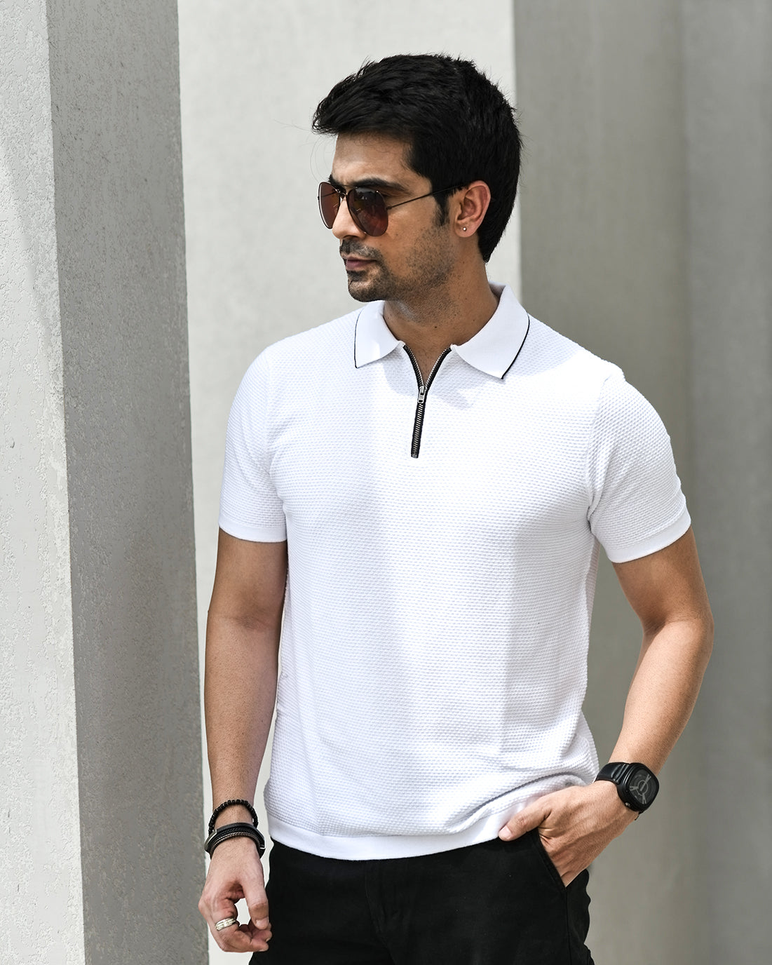 TEXTURED WHITE POLO WITH SLEEK ZIP